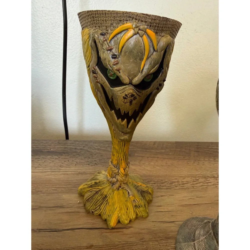 Vintage set of three plastic Halloween spooky creepy horror goblets 7